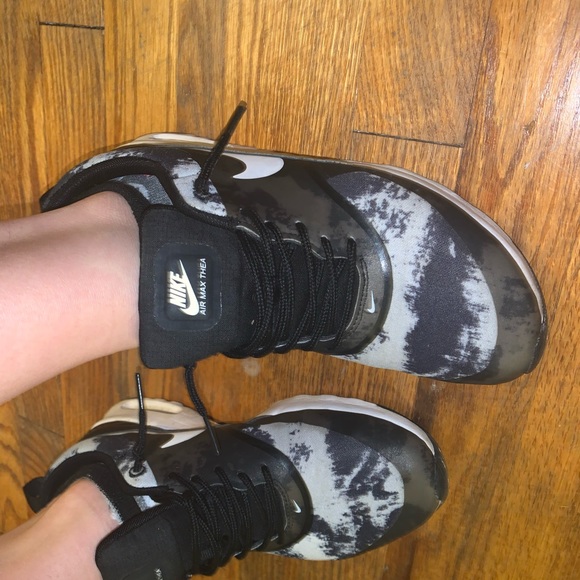 Size 8 Nike Sneakers - Picture 7 of 8